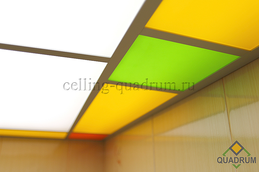 Световой потолок из цветного оргстекла, вид на алюминиевый каркас. Световые потолки - quadrum.