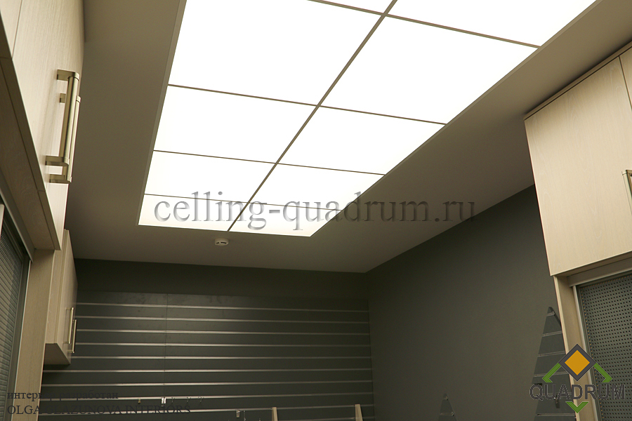 Световой потолок — FINE LINE модель 1 в офисе. Световые потолки - quadrum.