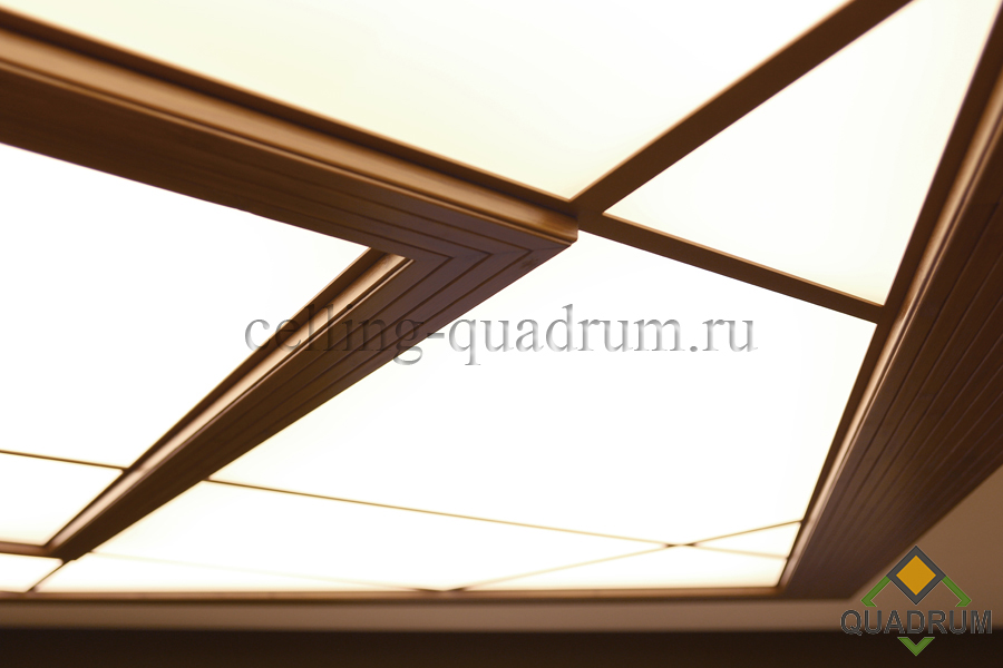 Фрагмент каркаса светового потолка, показано примыкание металлических деталей к деревянным