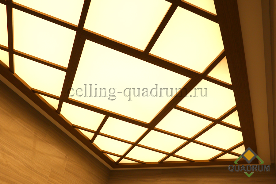 Этот световой потолок в ванную комнату выполнен на базе модели – QUADRUM_9. В потолочном пространстве размещен внутренний блок канального кондиционера и к нему обеспечен беспрепятственный доступ. 